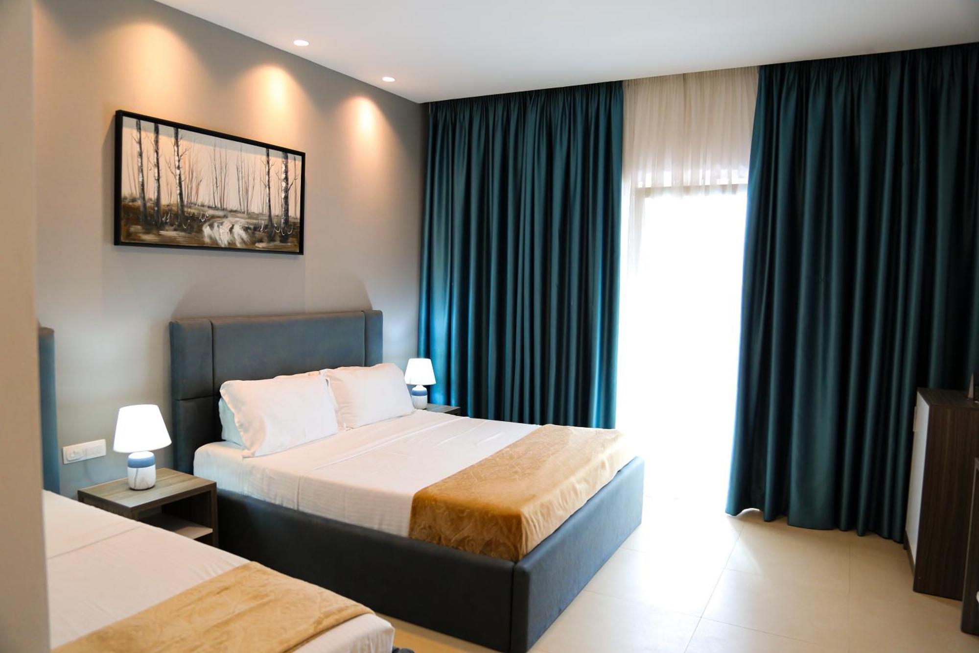 Atrium Deluxe Golem (Tirana)
