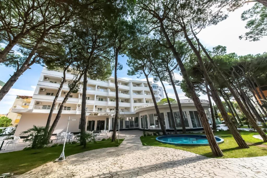 Atrium Deluxe 4* Golem (Tirana)