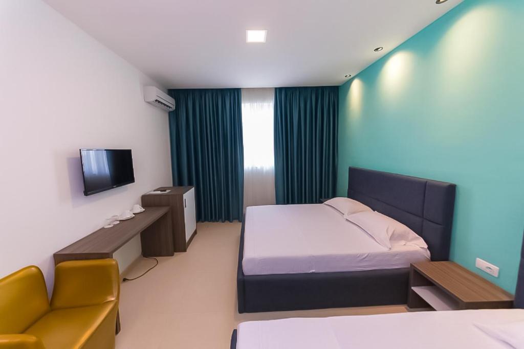 Resort Atrium Deluxe Golem (Tirana)